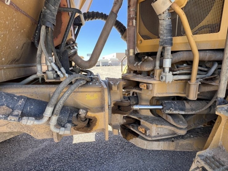 2012-caterpillar-740b-image-25