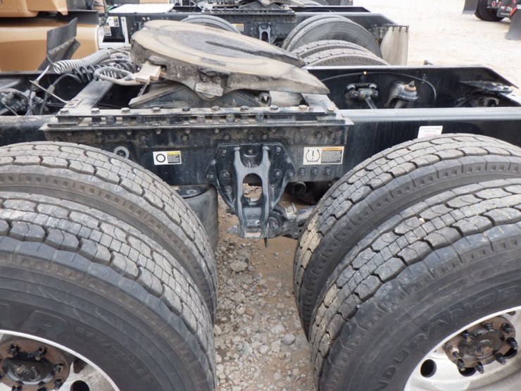 2022-kenworth-t680-image-15