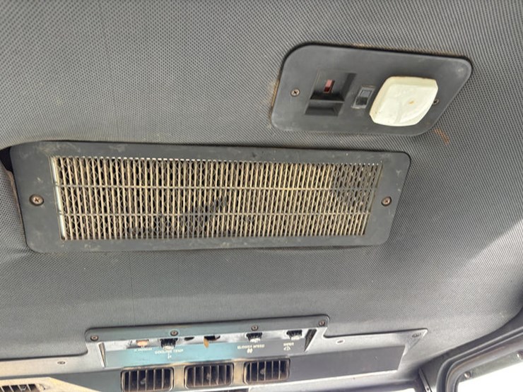 1989-john-deere-6000-image-37