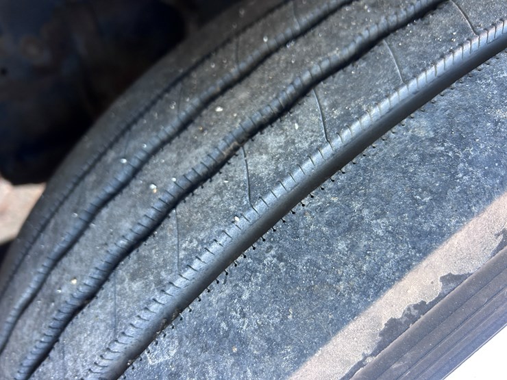 2013-isuzu-npr-image-73