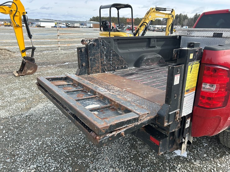 2012-chevrolet-silverado-2500-lt-image-22