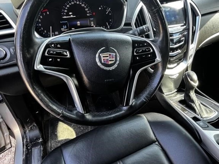 2013-cadillac-srx-image-16