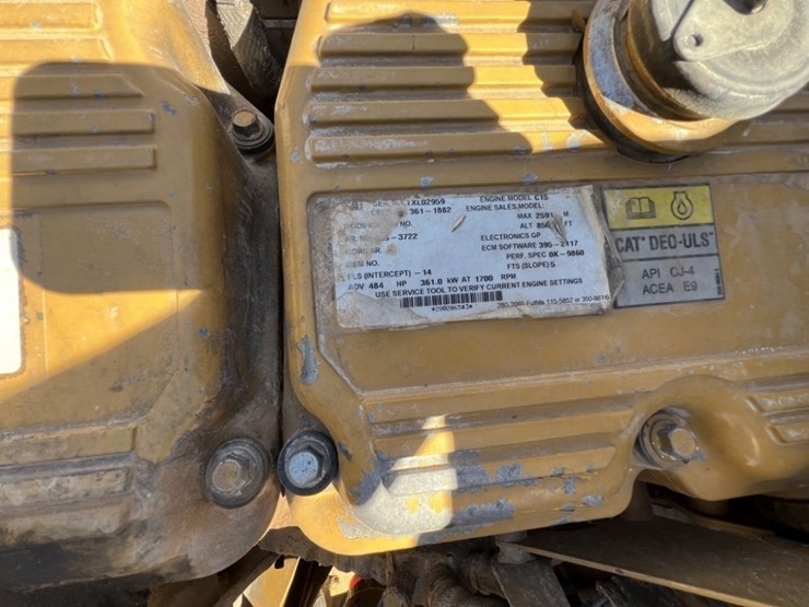 2013-caterpillar-740b-image-45