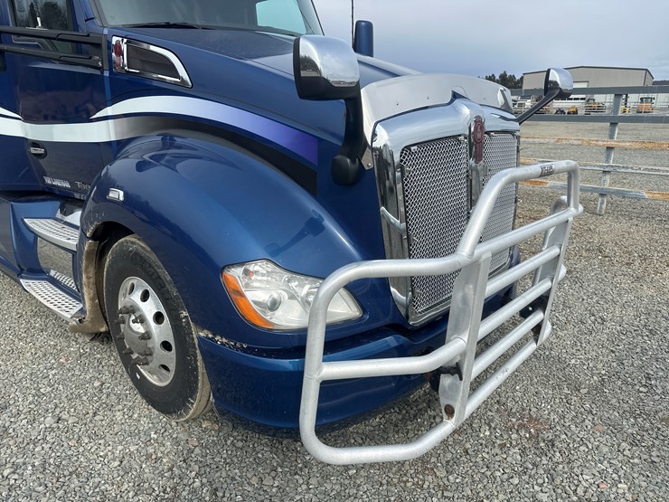 2020-kenworth-t680-image-10