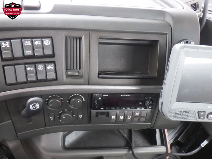 2023-volvo-vnl-300-image-17