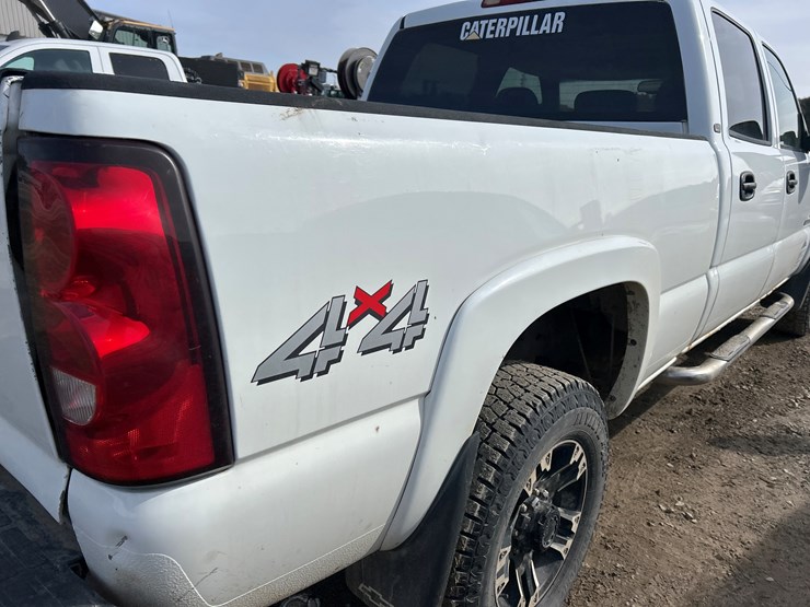 2006-chevrolet-2500-image-17