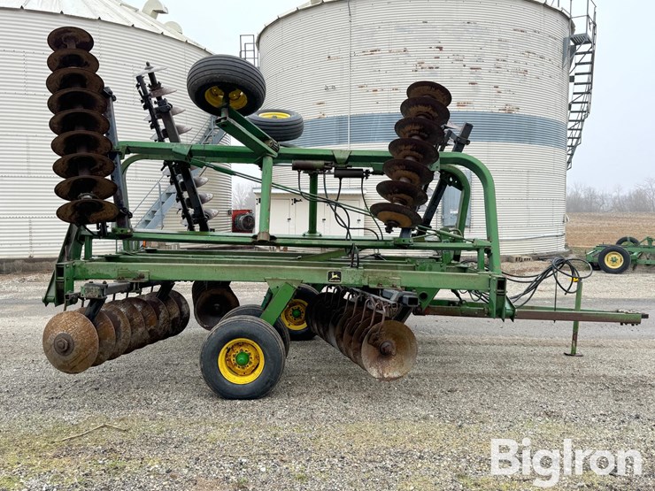 john-deere-235-image-4