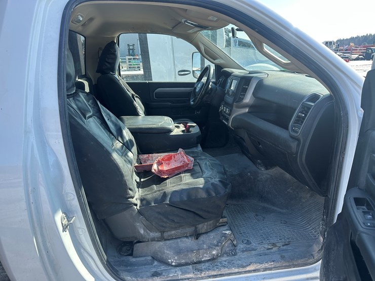 2020-dodge-3500-image-31