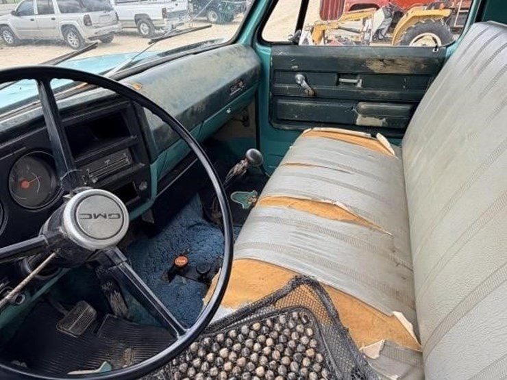 l2---1974-gmc-6500-grain-truck-image-17