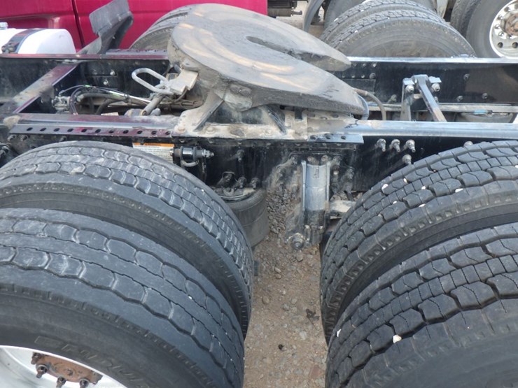 2019-volvo-vnl-300-image-13