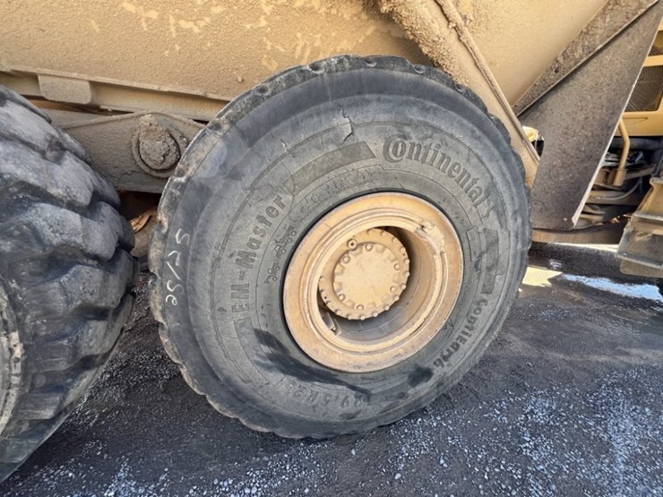 2010-caterpillar-740b-image-22