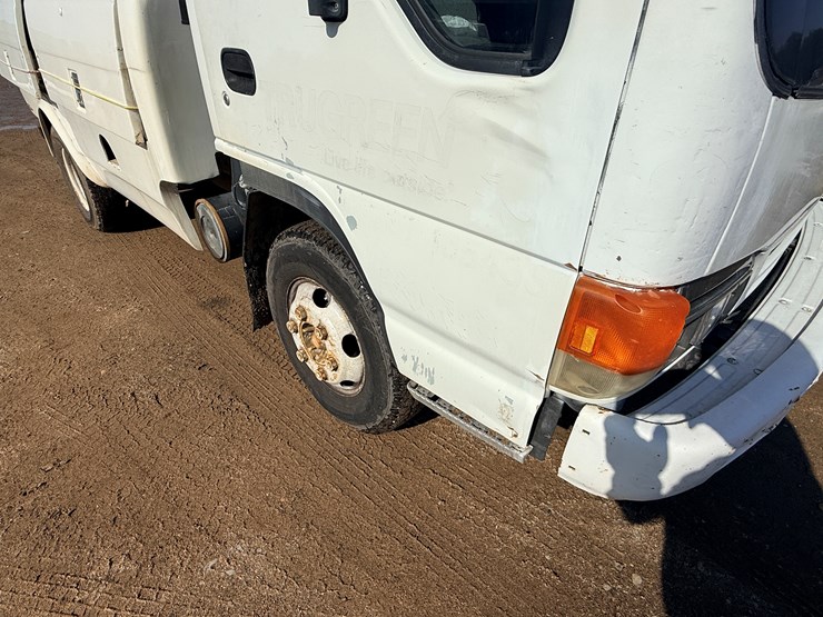 2002-isuzu-npr-image-15