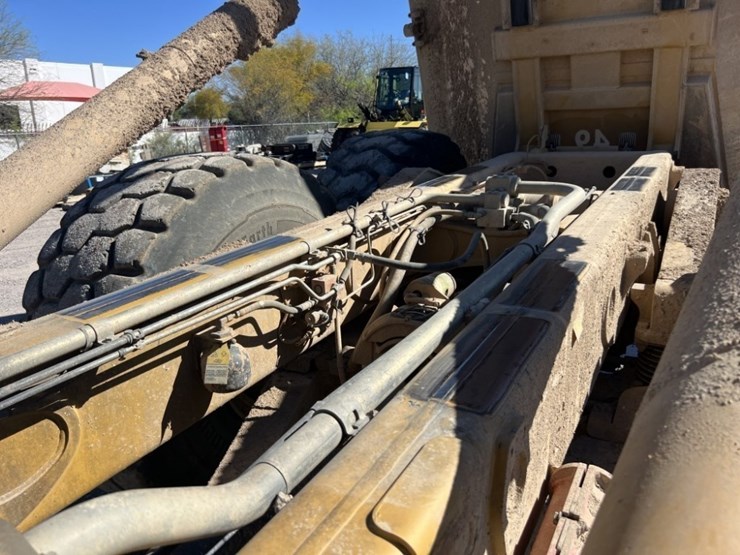 2010-caterpillar-740b-image-40