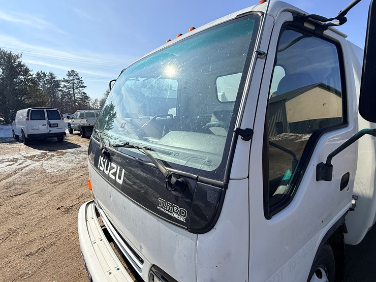 2002-isuzu-npr-image-12