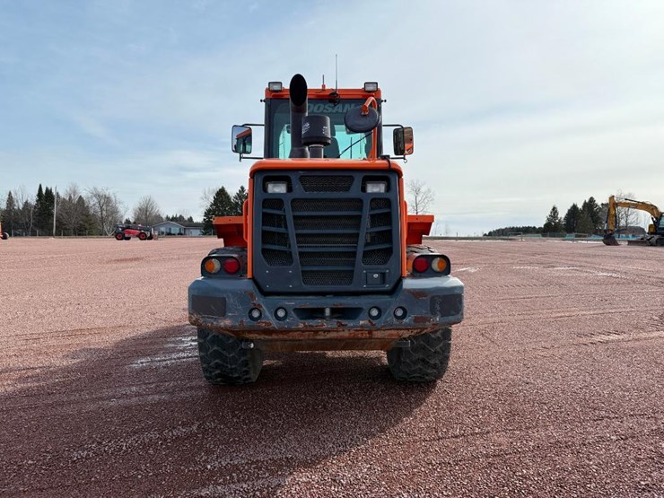 2017-doosan-dl220-5-image-5