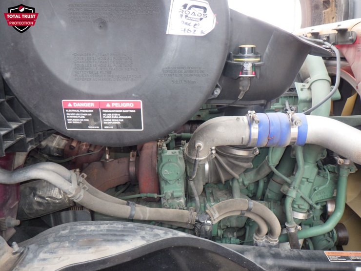 2023-volvo-vnl-300-image-24