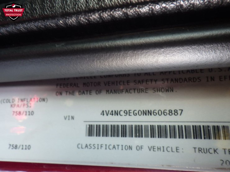 2022-volvo-vnl-300-image-16