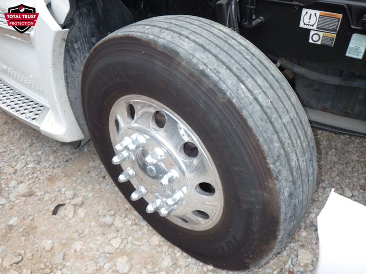 2022-kenworth-t680-image-24