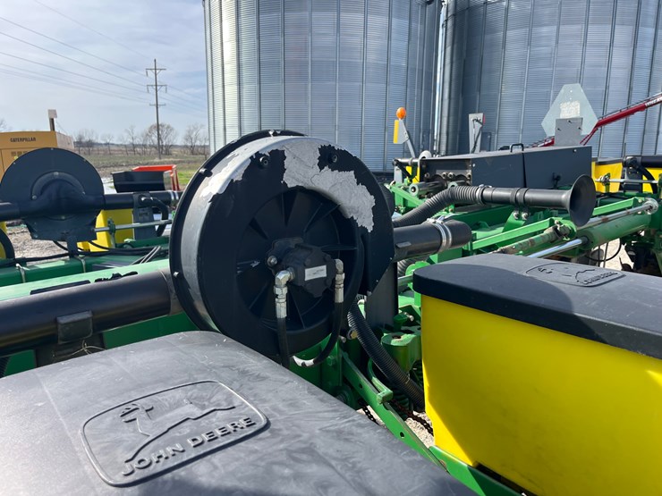 john-deere-1770-image-16