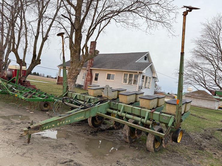 john-deere-7000-image-1