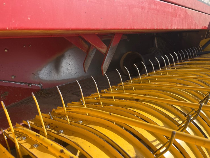 new-holland-575-image-9