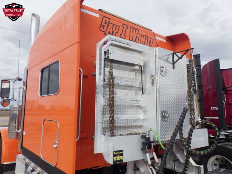 2023-peterbilt-389-image-17