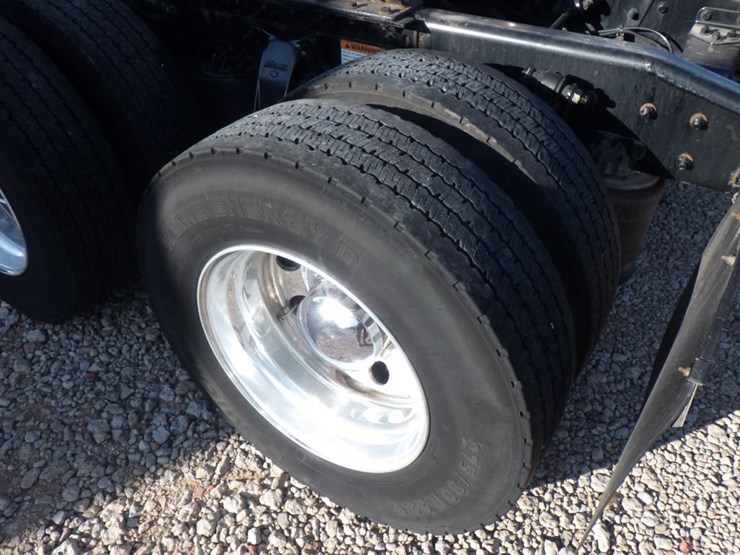 2020-freightliner-cascadia-126-image-12