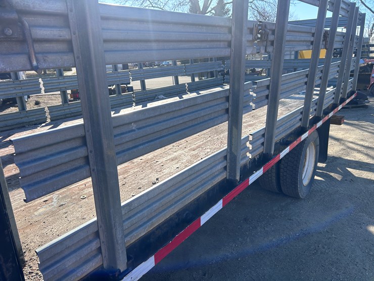 2013-isuzu-npr-image-13