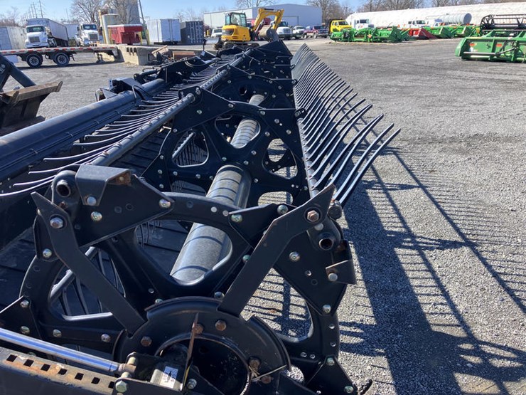 new-holland-84c-image-17