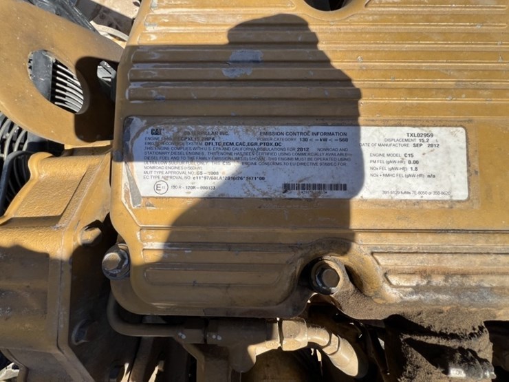 2013-caterpillar-740b-image-44