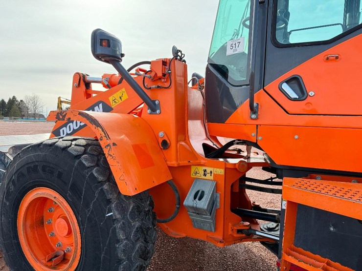 2017-doosan-dl220-5-image-39