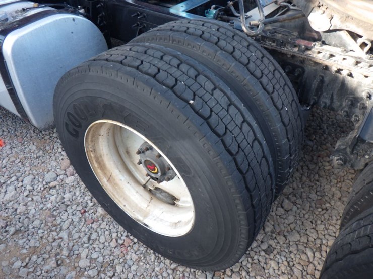 2021-volvo-vnl-300-image-13