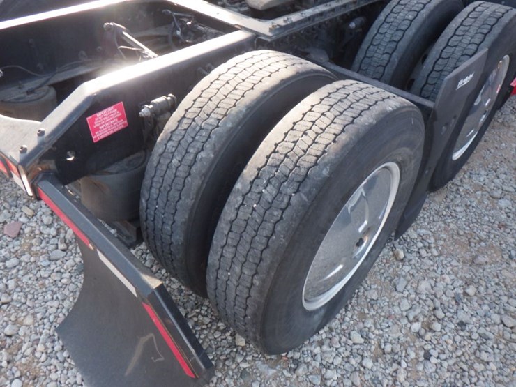 2021-volvo-vnl-760-image-6