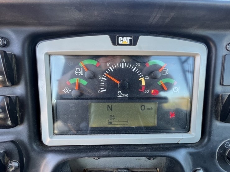 2013-caterpillar-740b-image-35