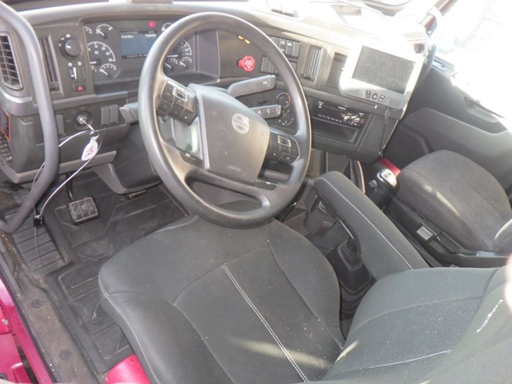 2020-volvo-vnl-760-image-18