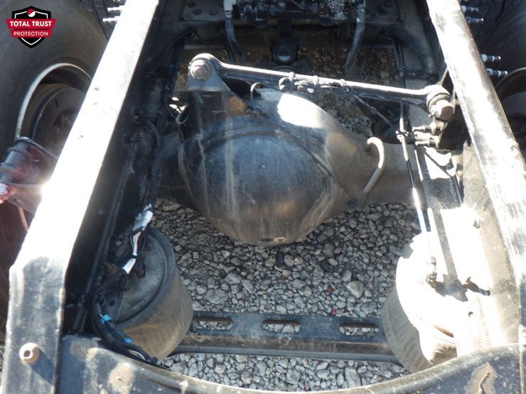 2022-volvo-vnl-300-image-8