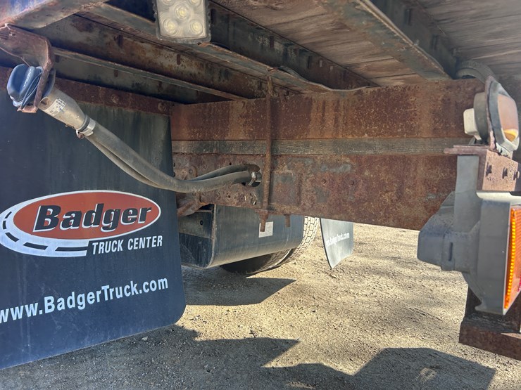 2013-isuzu-npr-image-34