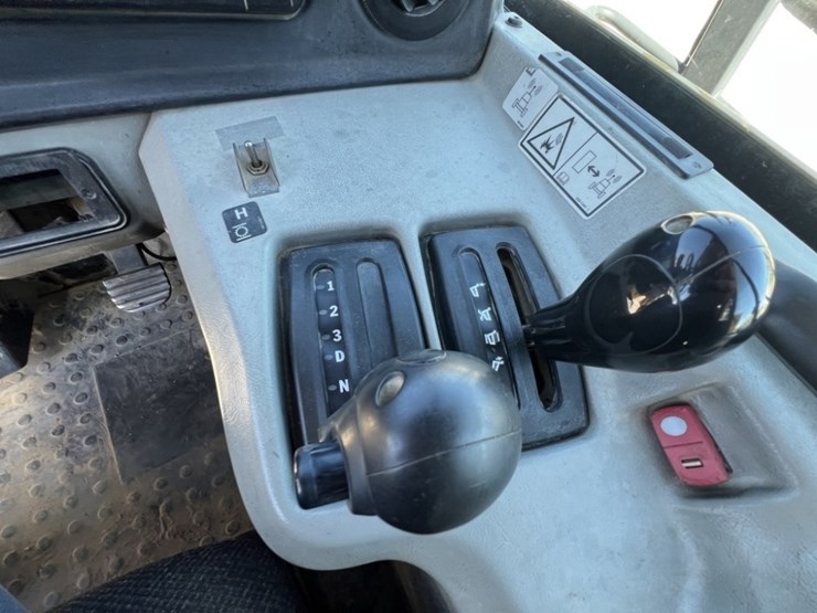 2012-caterpillar-740b-image-34