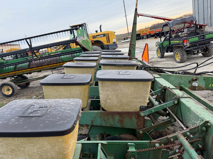 john-deere-7000-image-11