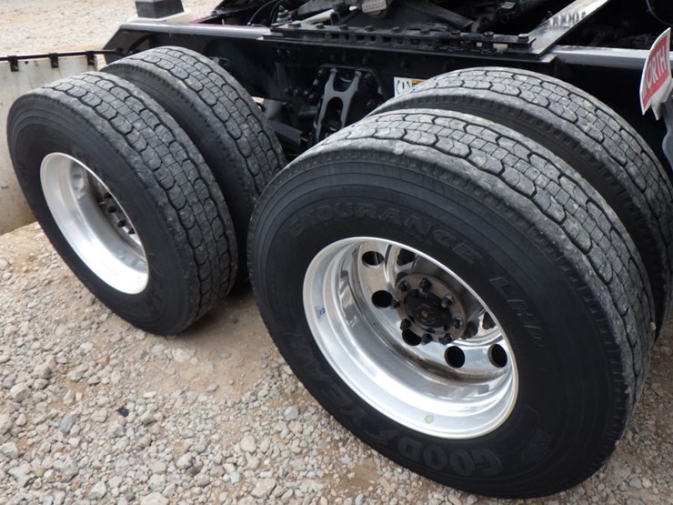 2022-kenworth-t680-image-5