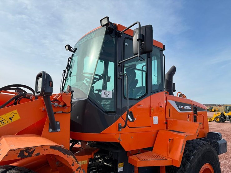 2017-doosan-dl220-5-image-14