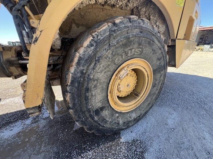 2013-caterpillar-740b-image-27