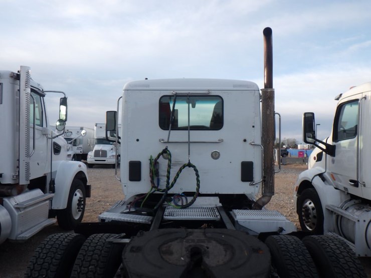 2018-peterbilt-579-image-10