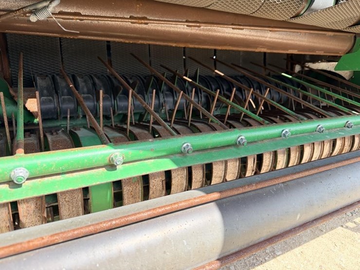 2013-john-deere-569-image-14