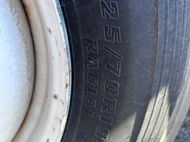 2013-isuzu-npr-image-65