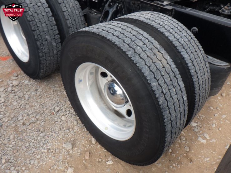 2022-kenworth-t680-image-13