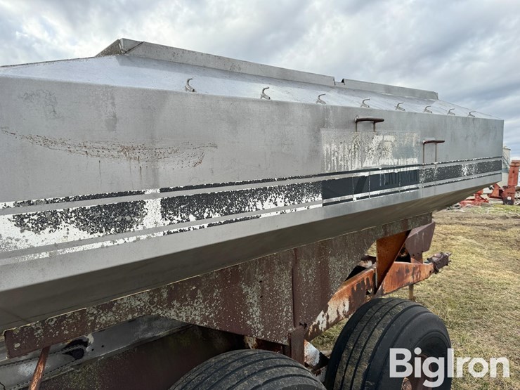 mobility-6.5-ton-pull-type-fertilizer-spreader-image-16