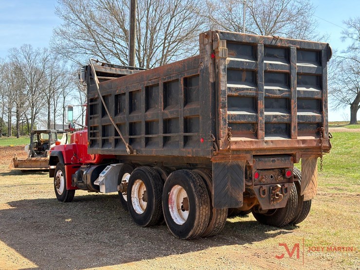 1993-mack-rd690s-image-3