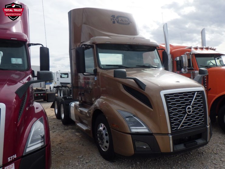 2024-volvo-vnl-300-image-3