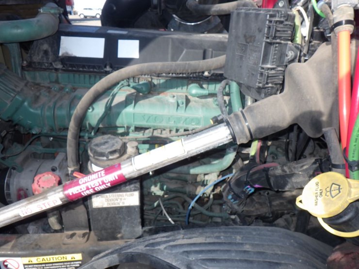 2021-volvo-vnl-300-image-19